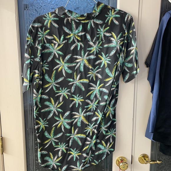 XL short sleeve button up with palm trees - Picture 2 of 3